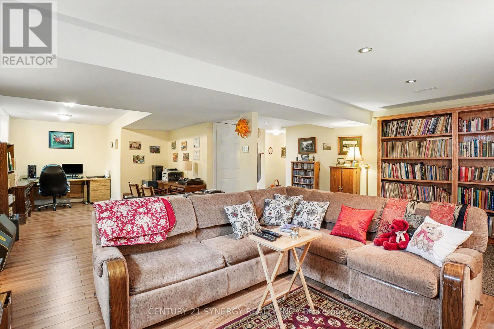 408 BROCK STREET E - Image 35