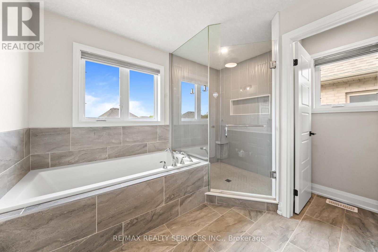 130 PONDCLIFFE DRIVE - Image 33