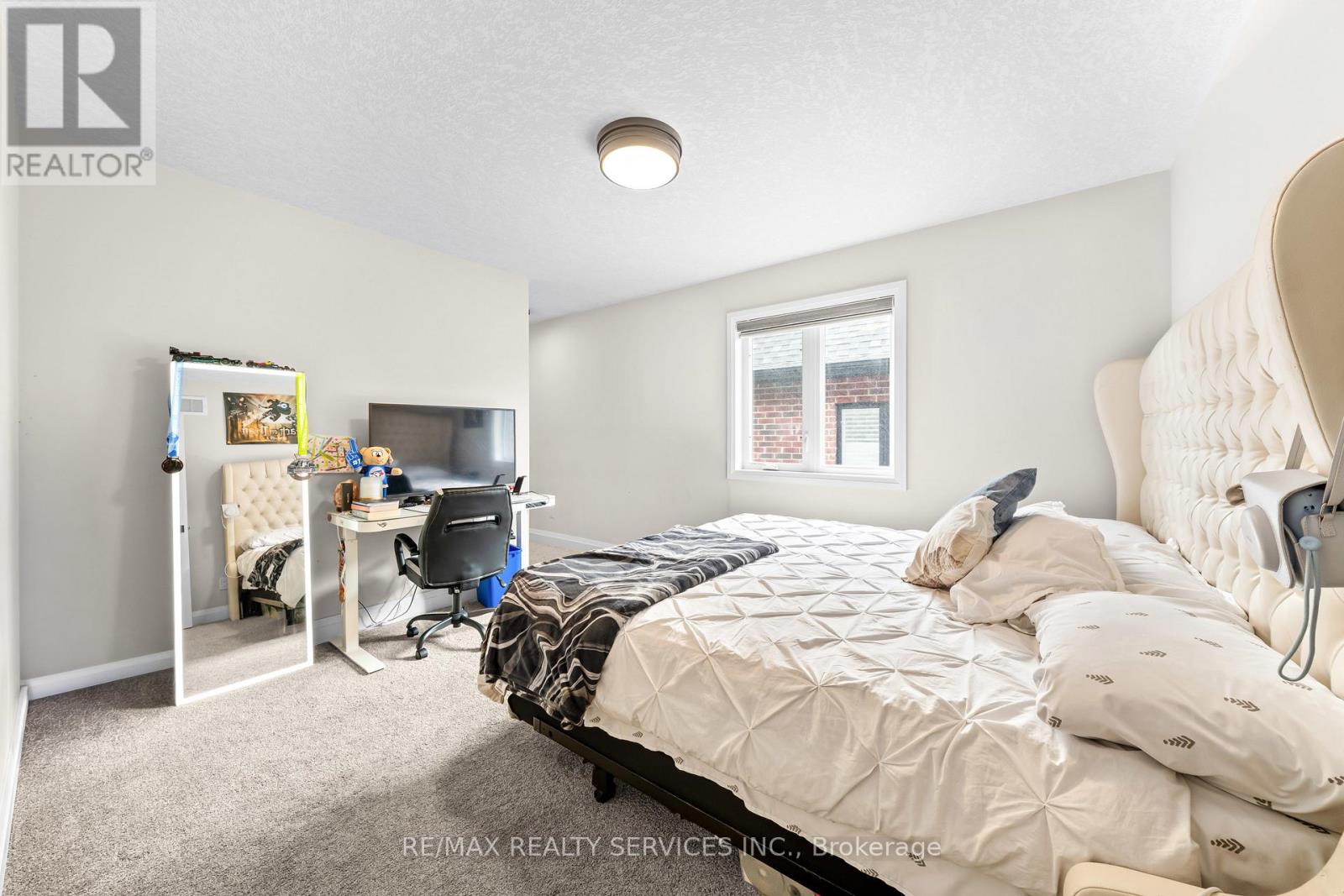 130 PONDCLIFFE DRIVE - Image 34