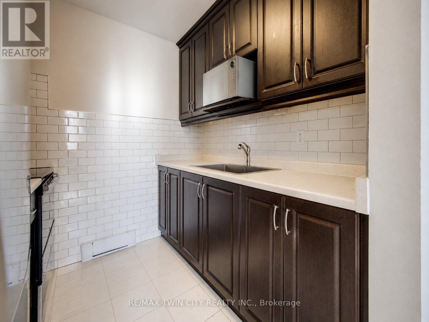#15 119 CEDAR STREET S - Image 10