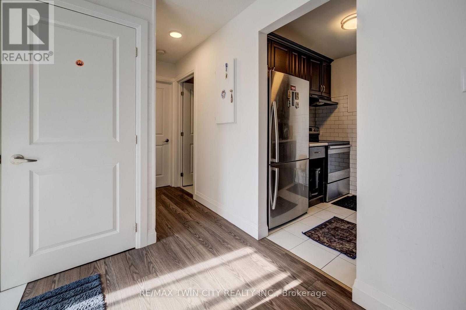 #15 119 CEDAR STREET S - 20