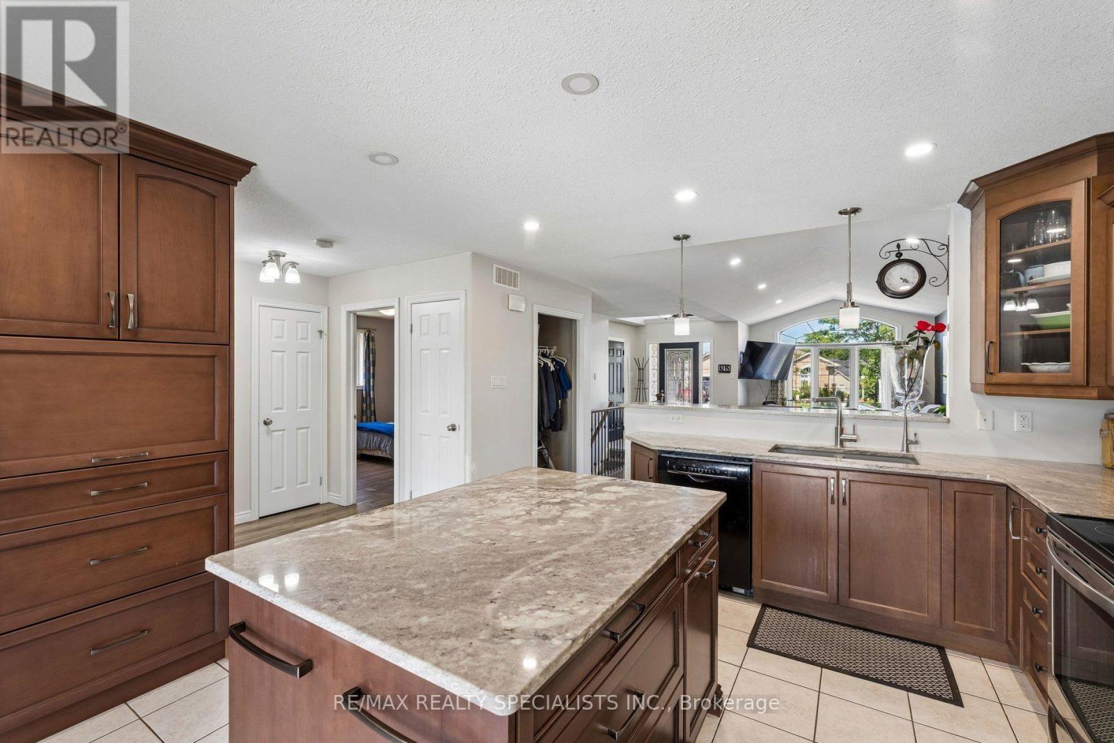 375 FAIRWAY ROAD - 12