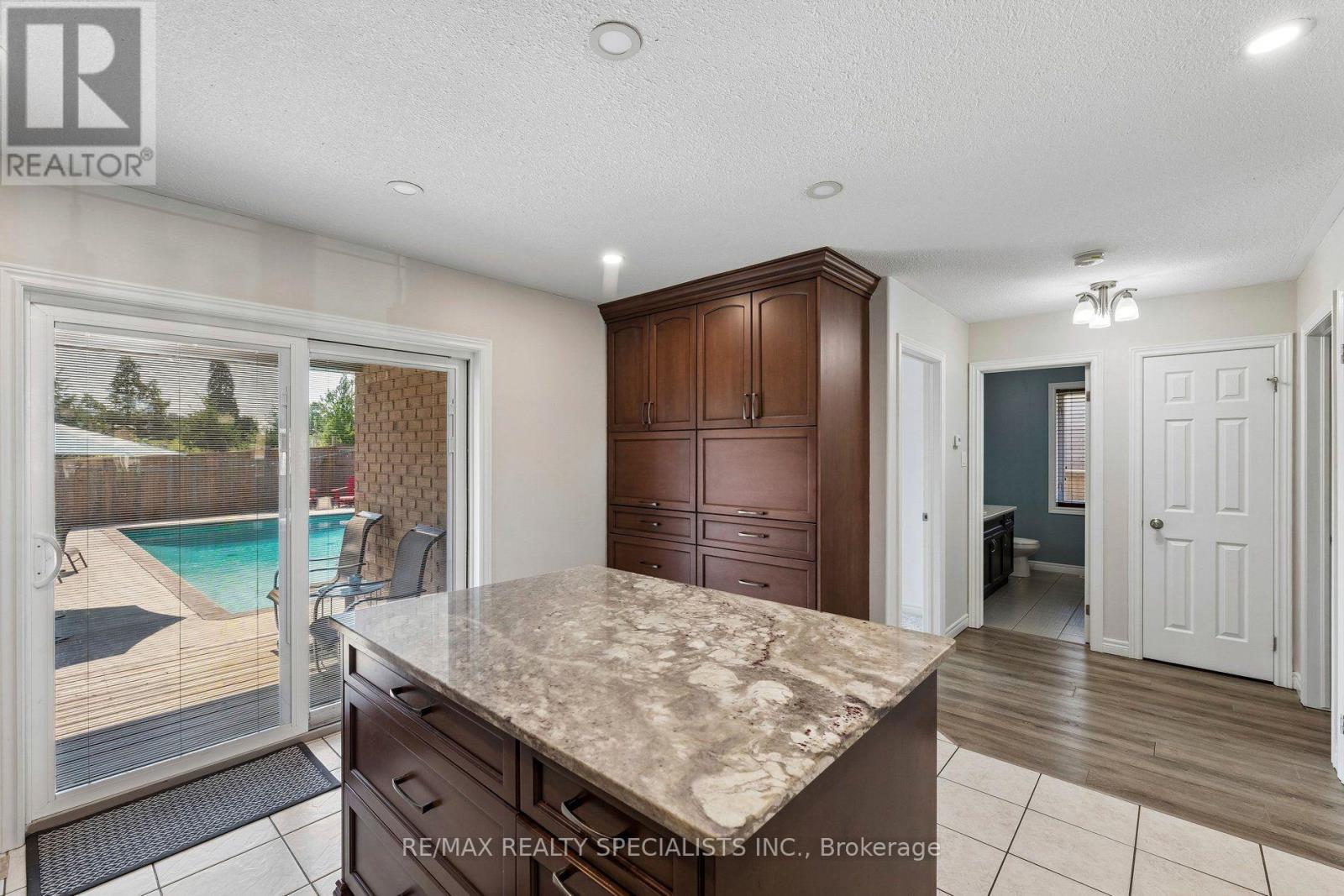 375 FAIRWAY ROAD - 13