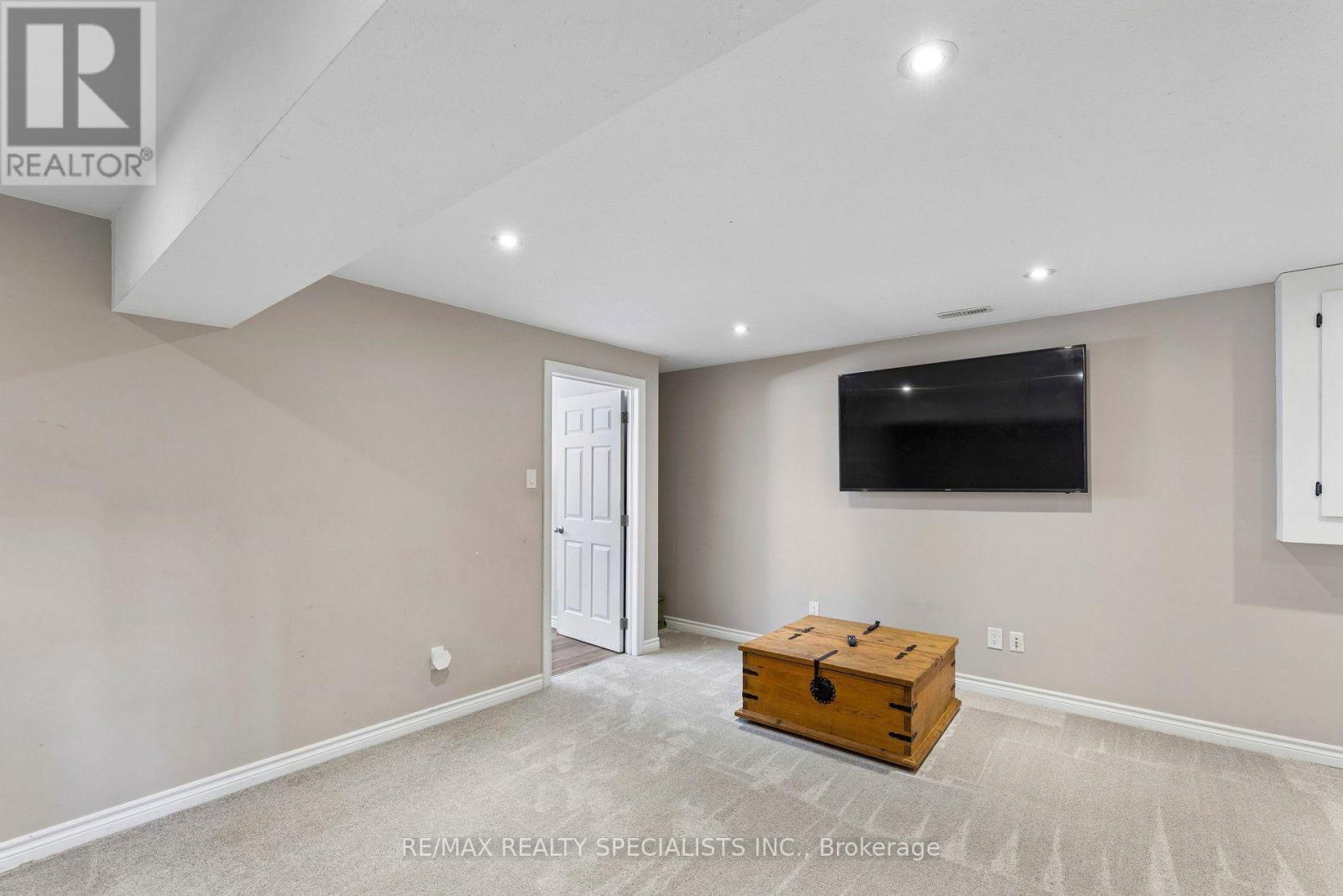 375 FAIRWAY ROAD - Image 20