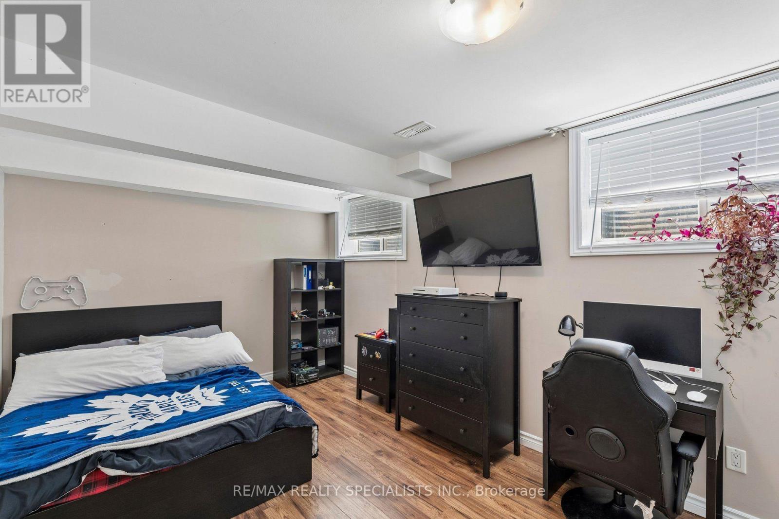 375 FAIRWAY ROAD - Image 23