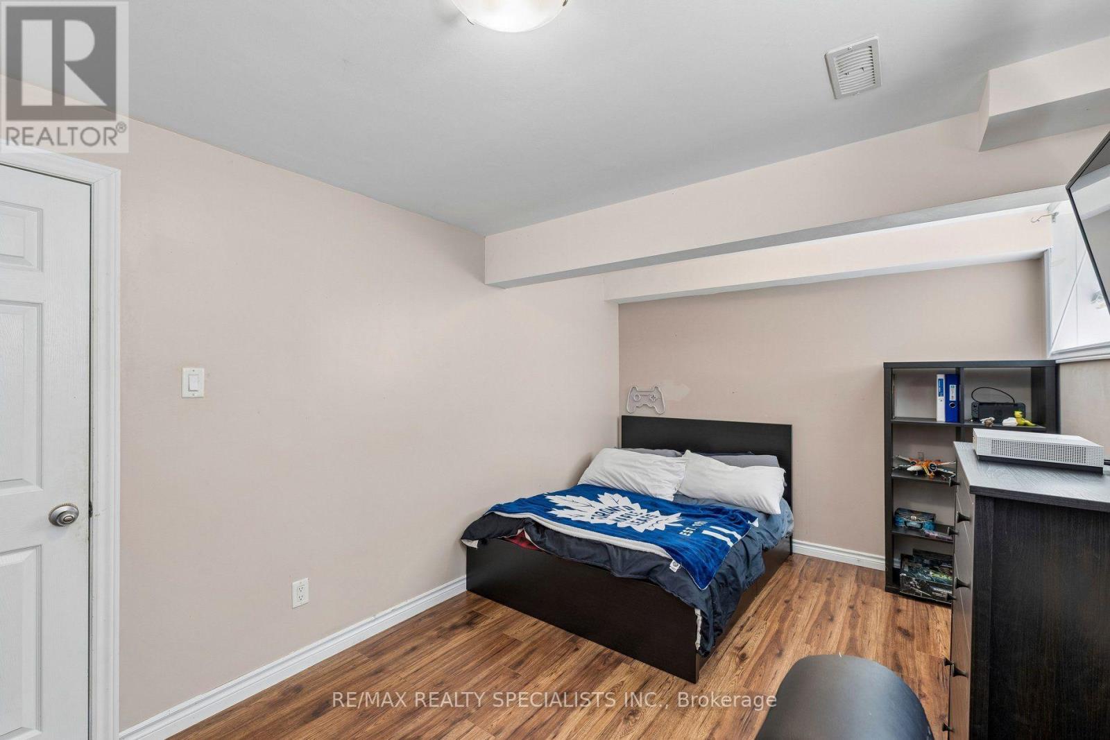 375 FAIRWAY ROAD - 24