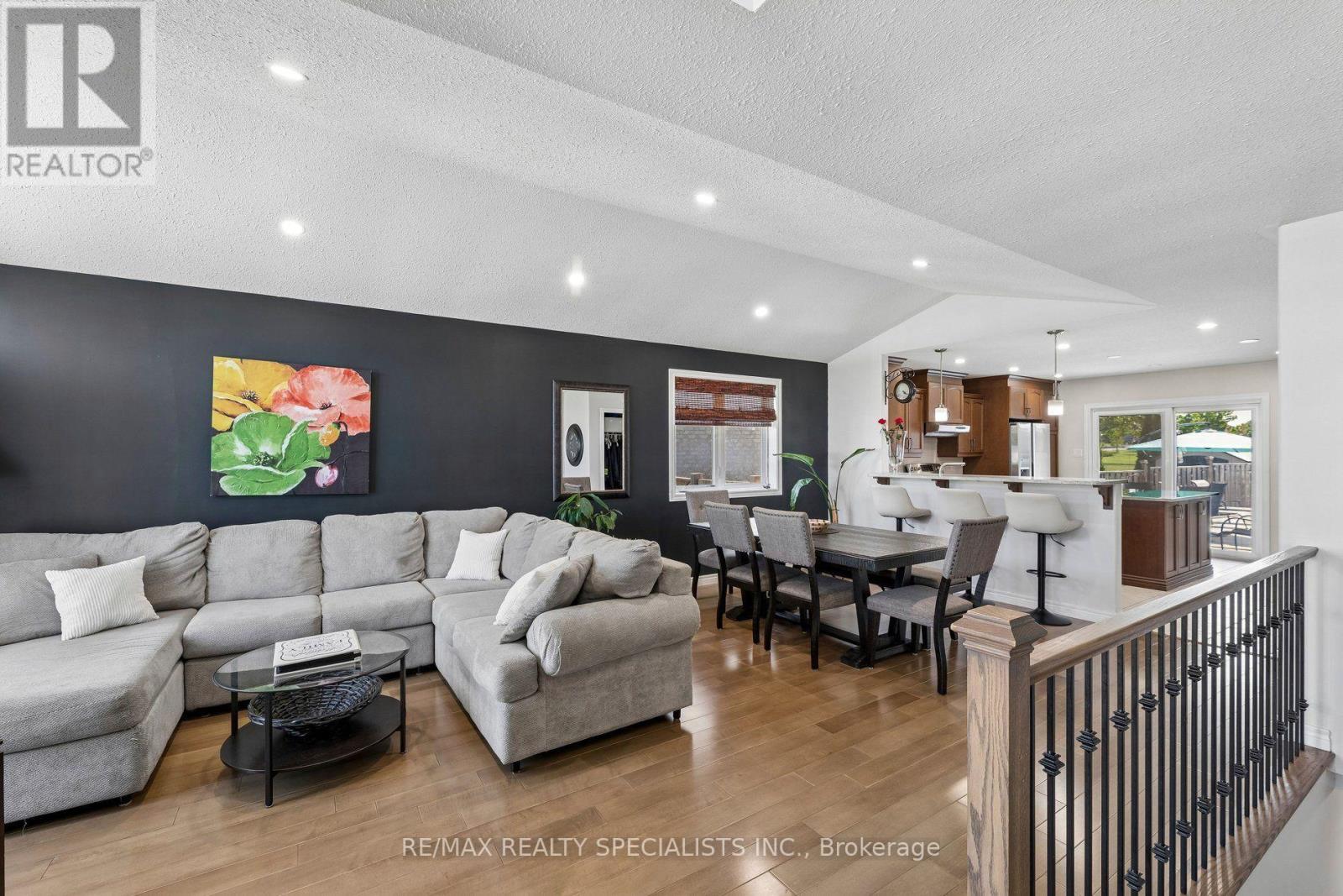 375 FAIRWAY ROAD - 5