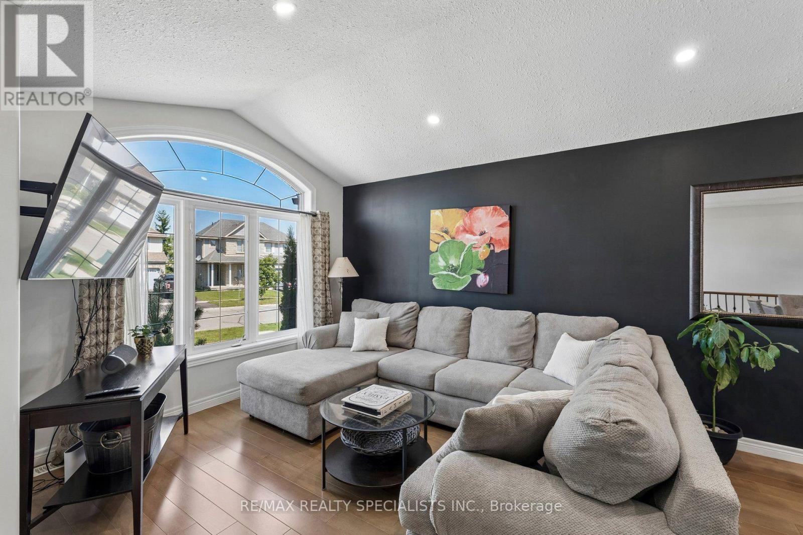 375 FAIRWAY ROAD - 6