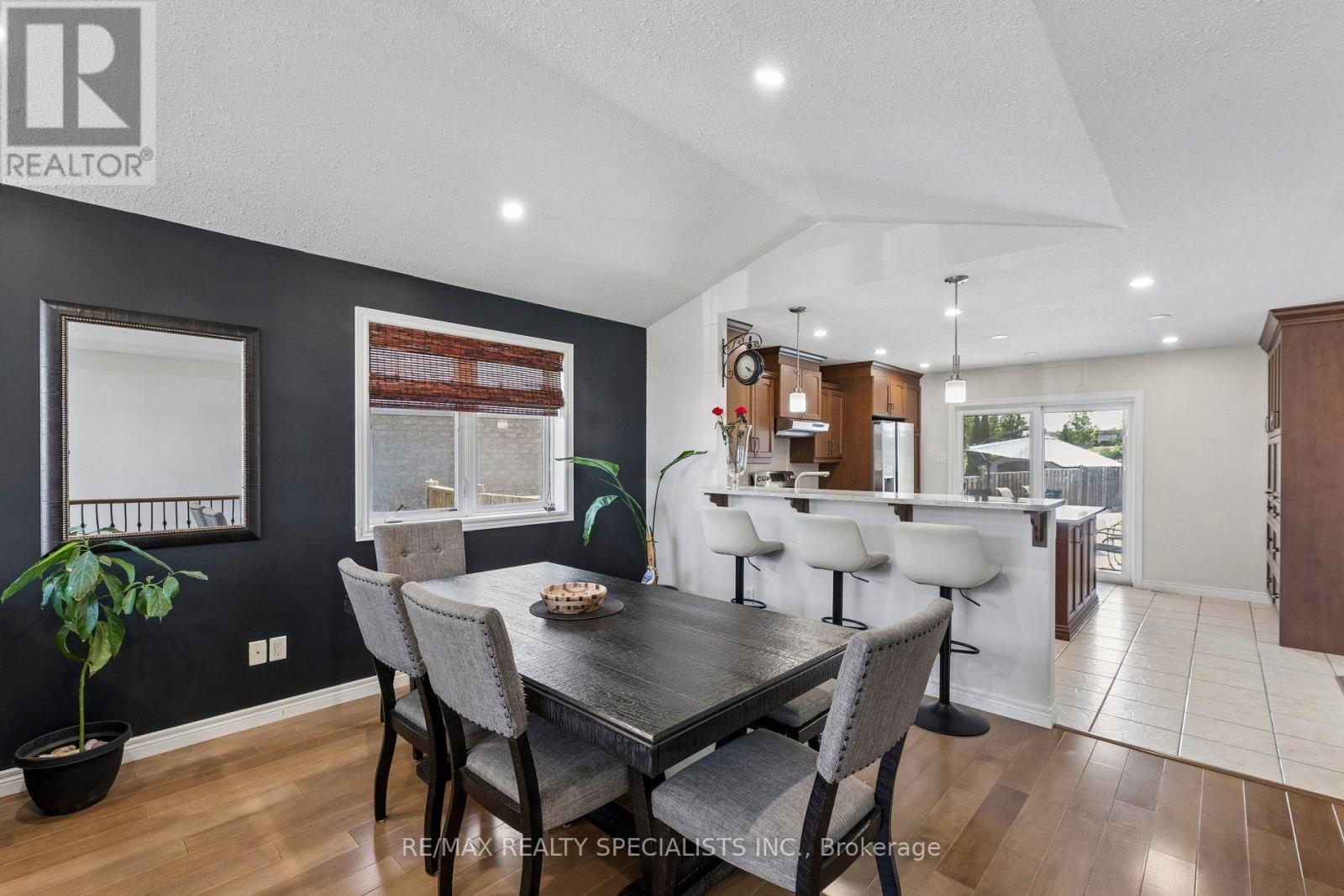 375 FAIRWAY ROAD - 7