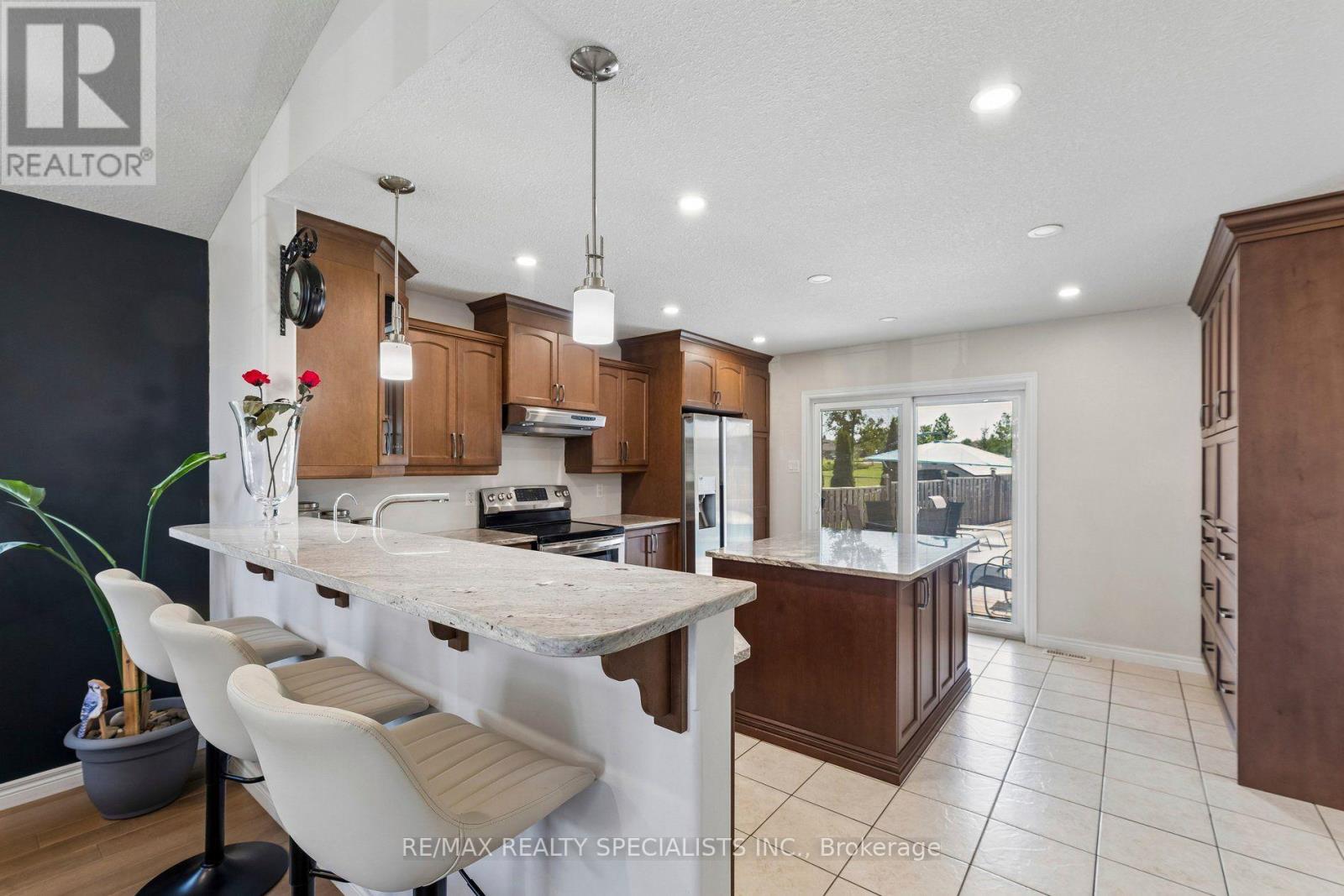 375 FAIRWAY ROAD - Image 9
