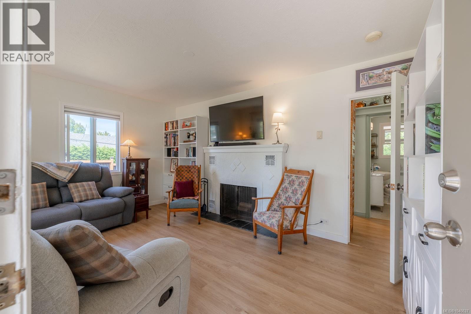 1316 Waddington Rd - Image 10