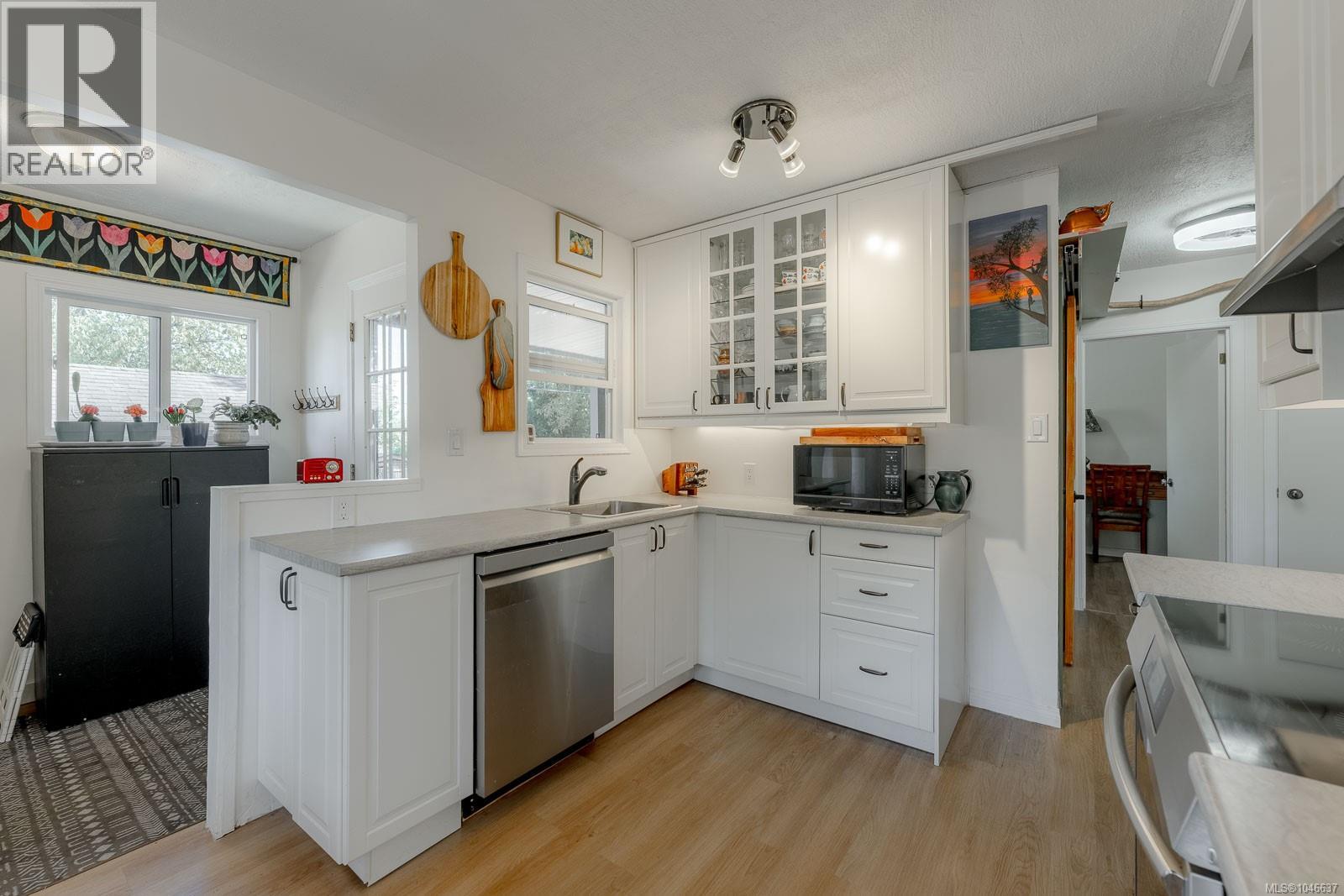 1316 Waddington Rd - Image 13