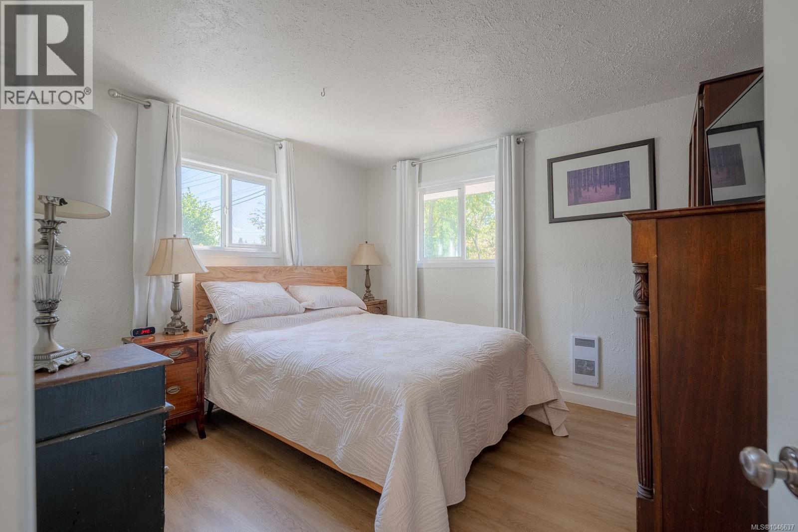 1316 Waddington Rd - Image 15