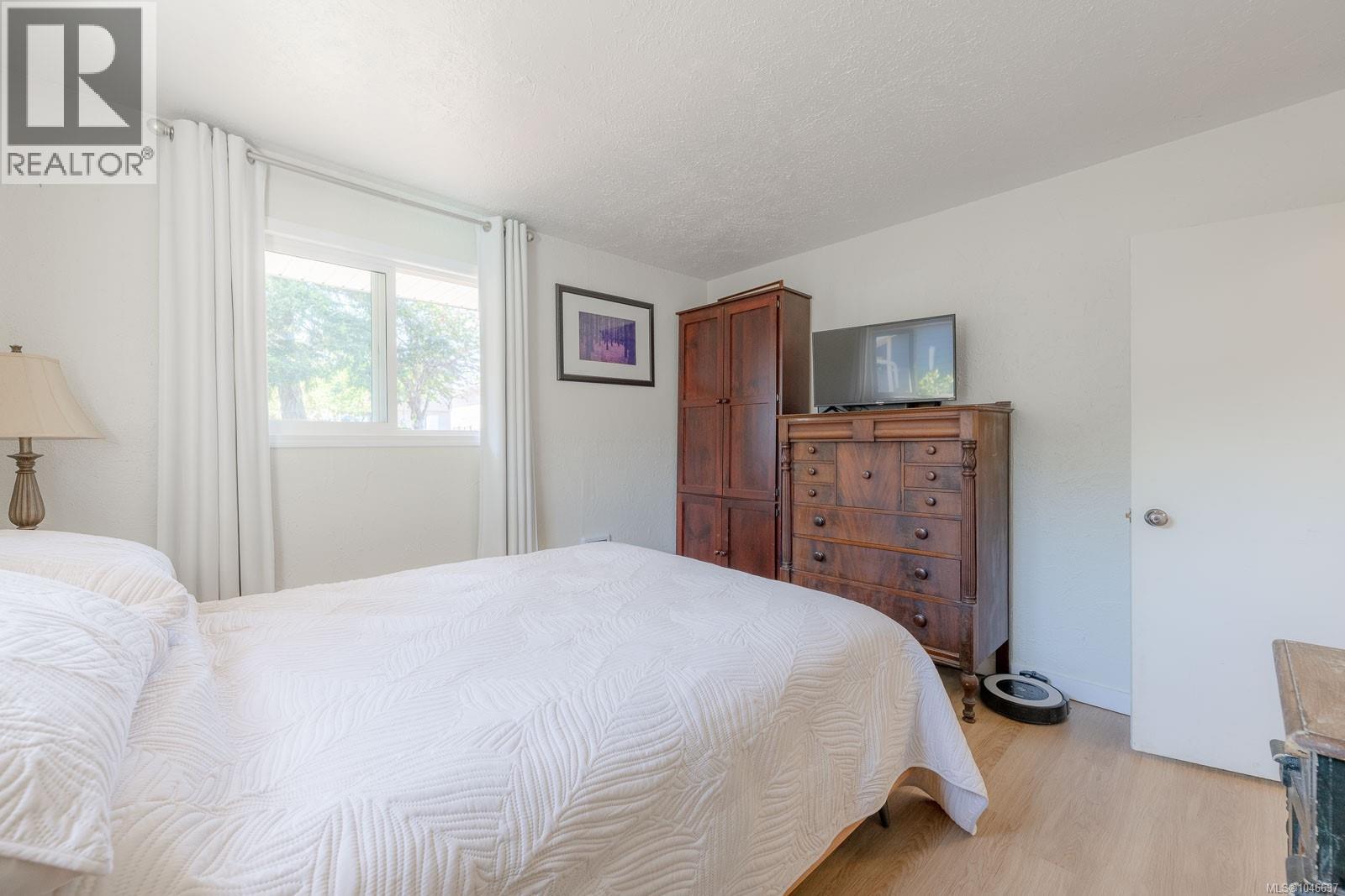 1316 Waddington Rd - Image 16