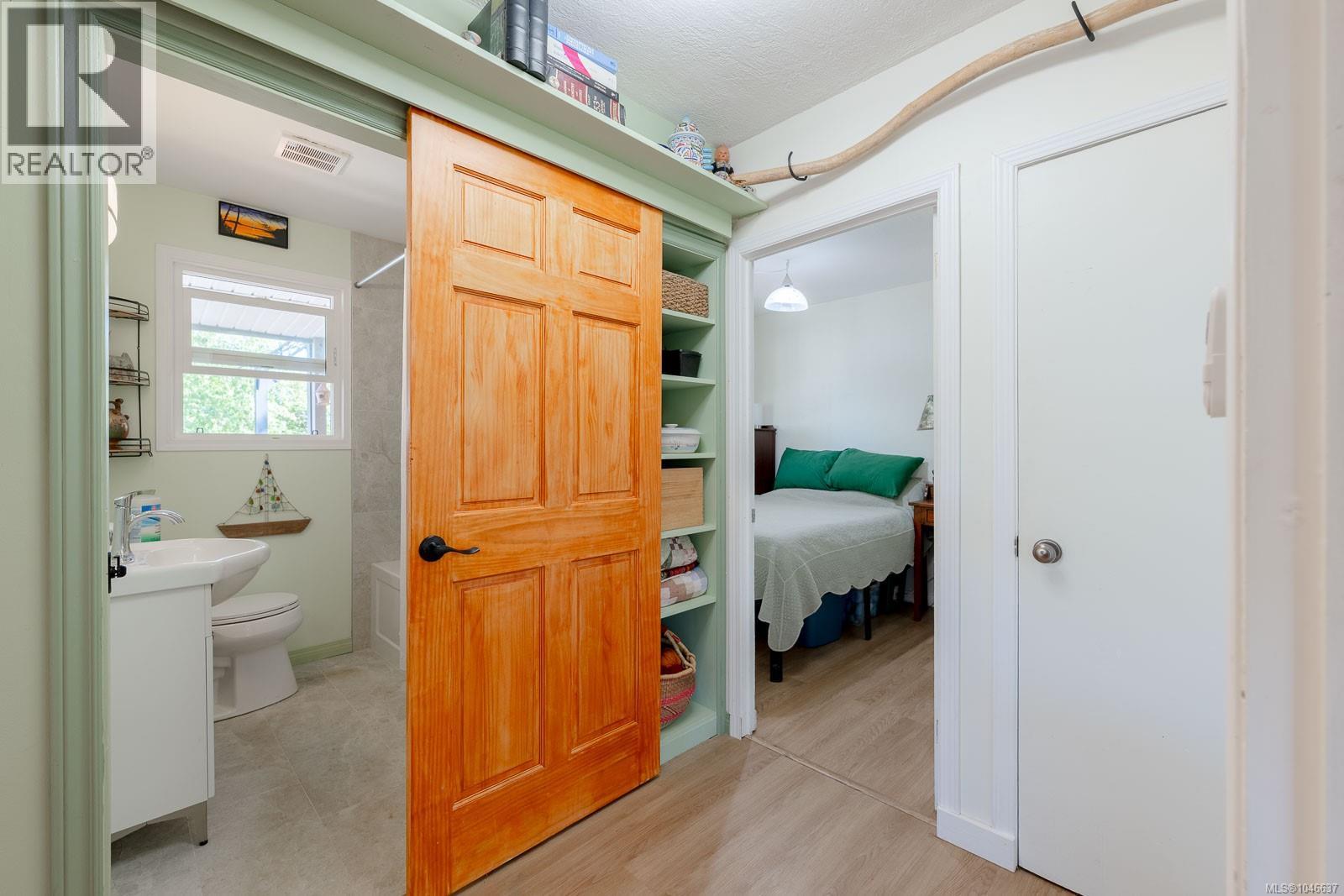 1316 Waddington Rd - Image 17