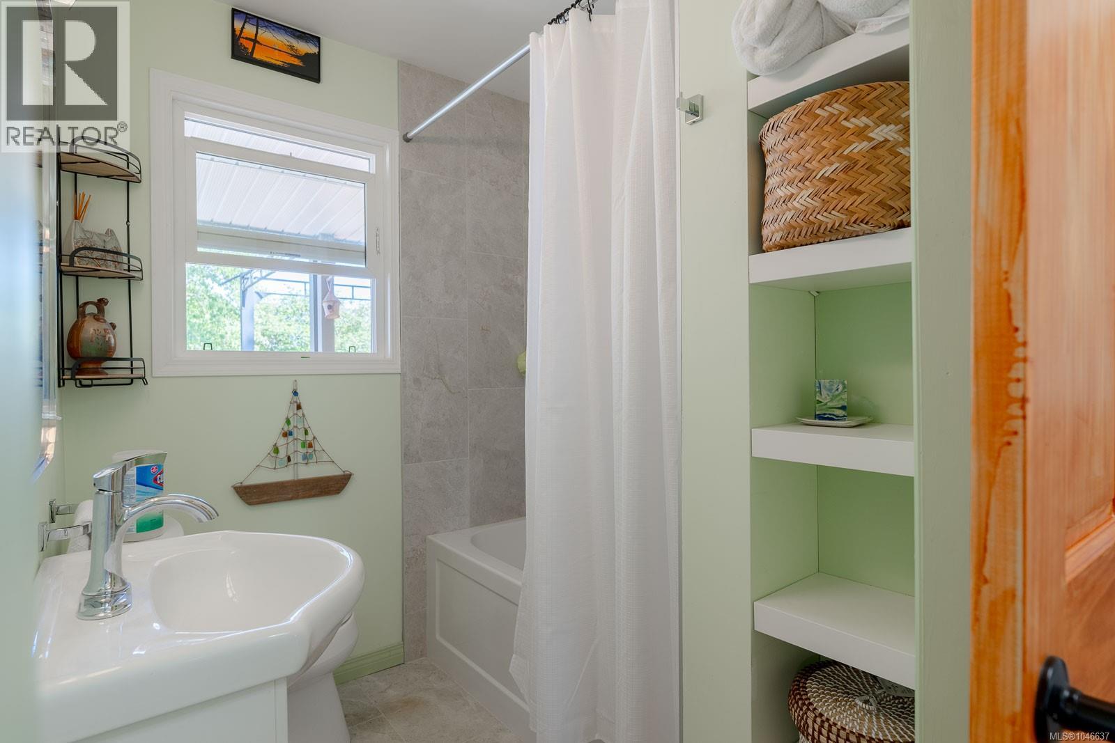 1316 Waddington Rd - Image 18