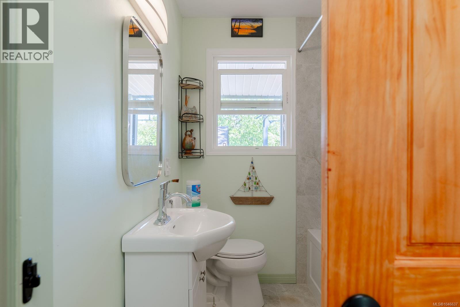 1316 Waddington Rd - Image 19