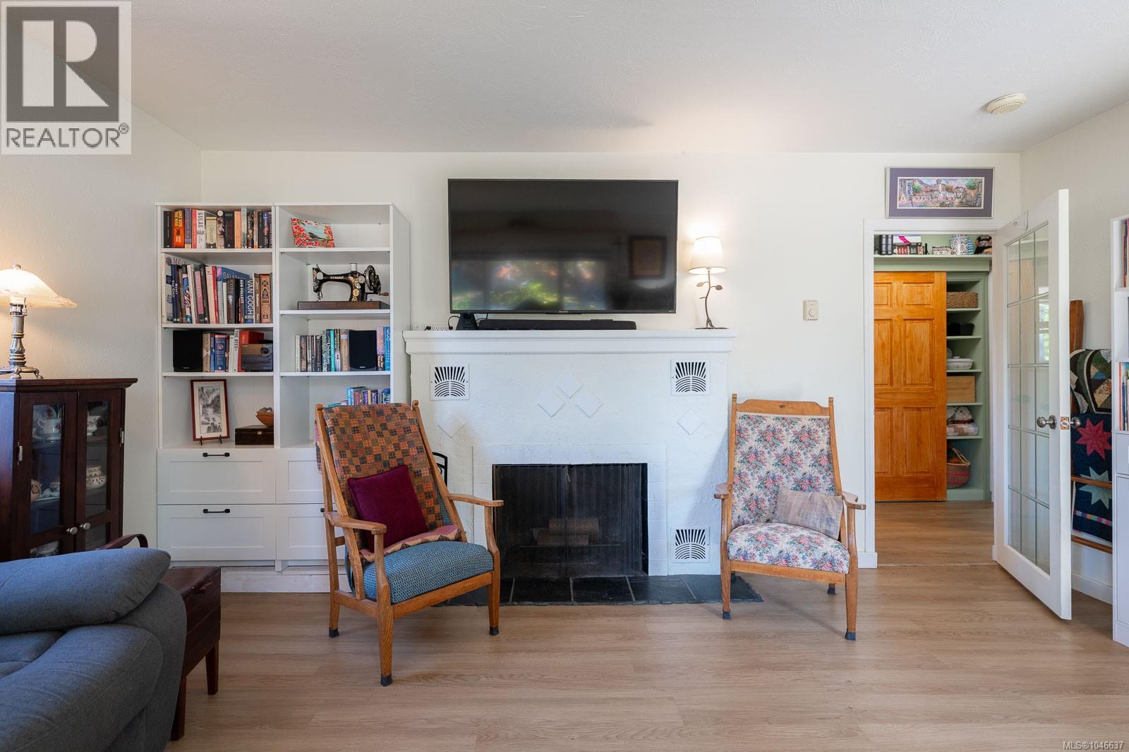 1316 Waddington Rd - 2