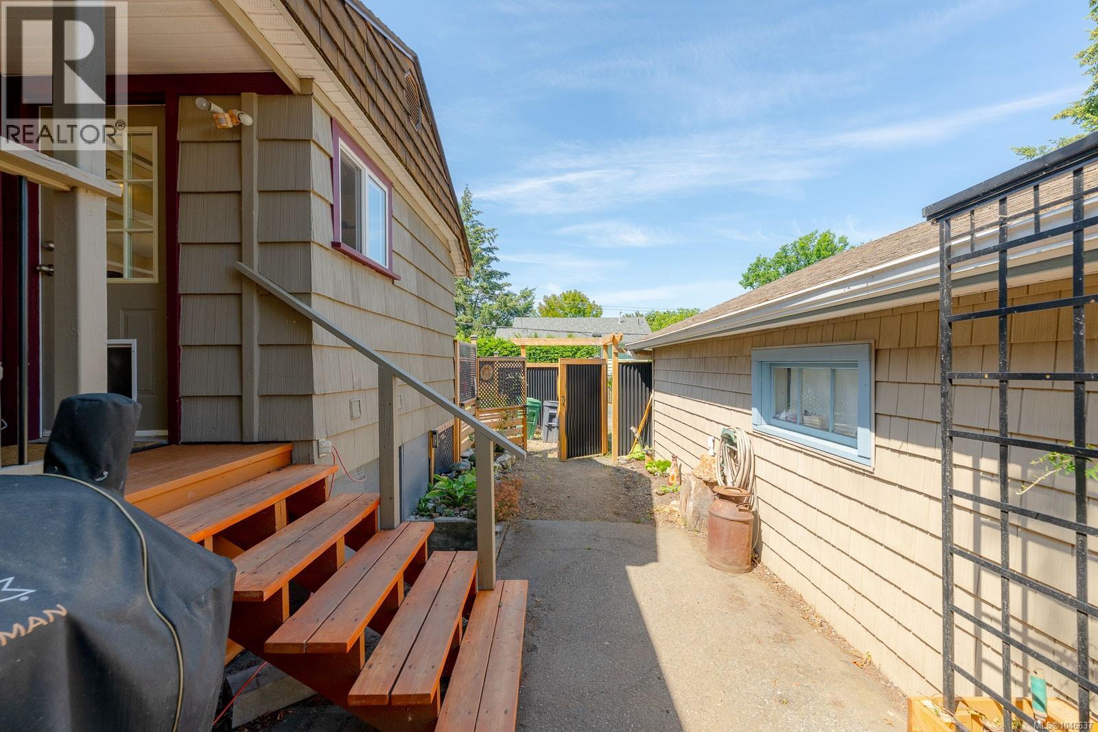 1316 Waddington Rd - 22