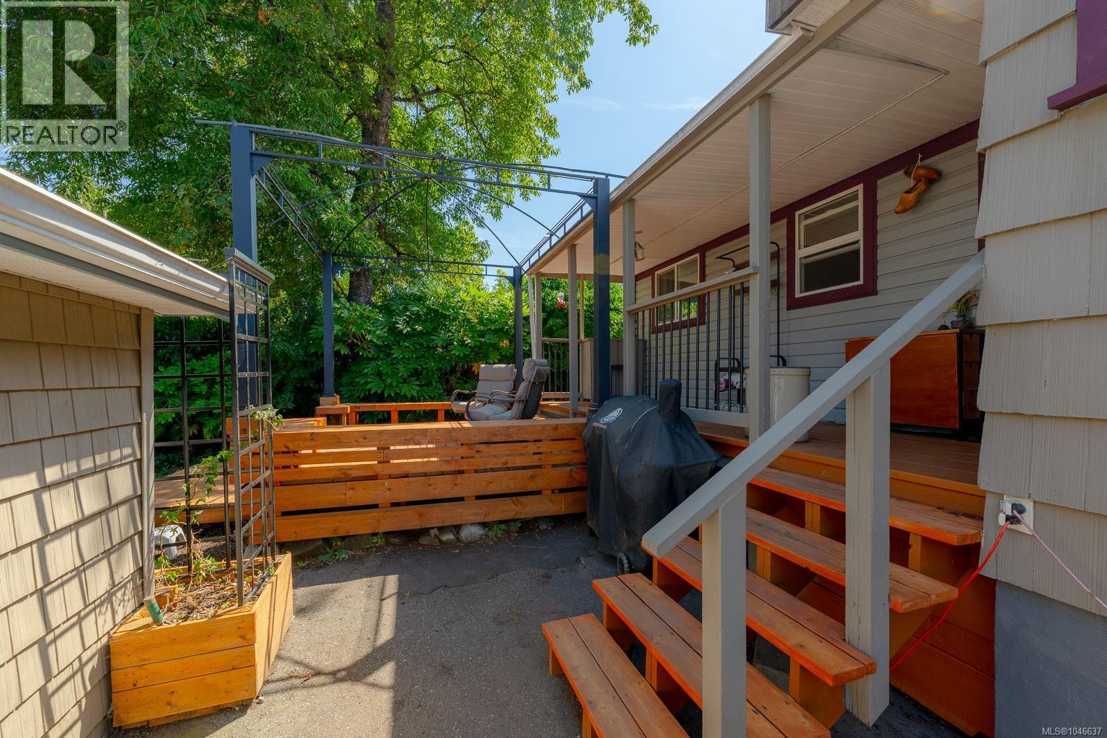1316 Waddington Rd - 26