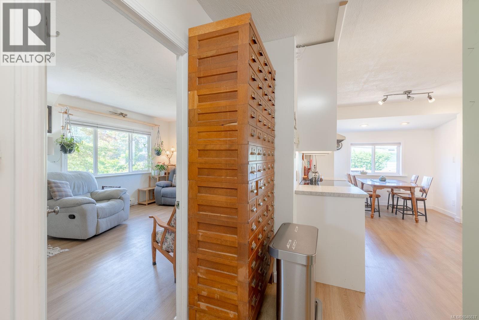 1316 Waddington Rd - 3