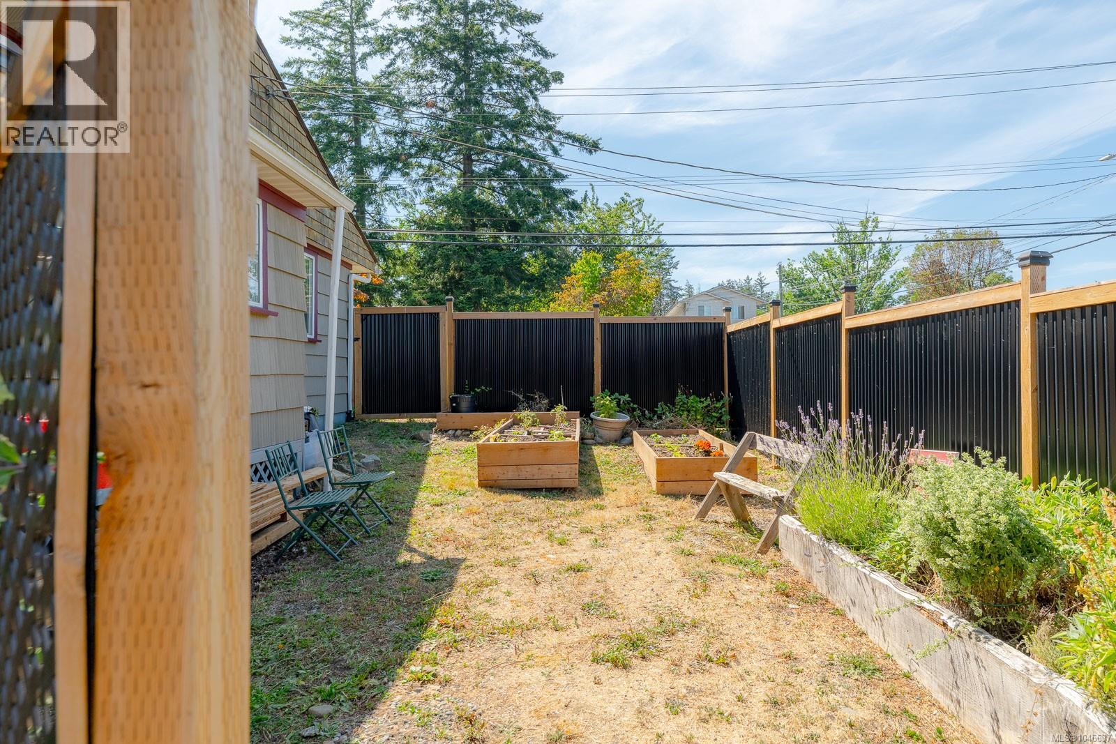 1316 Waddington Rd - Image 36