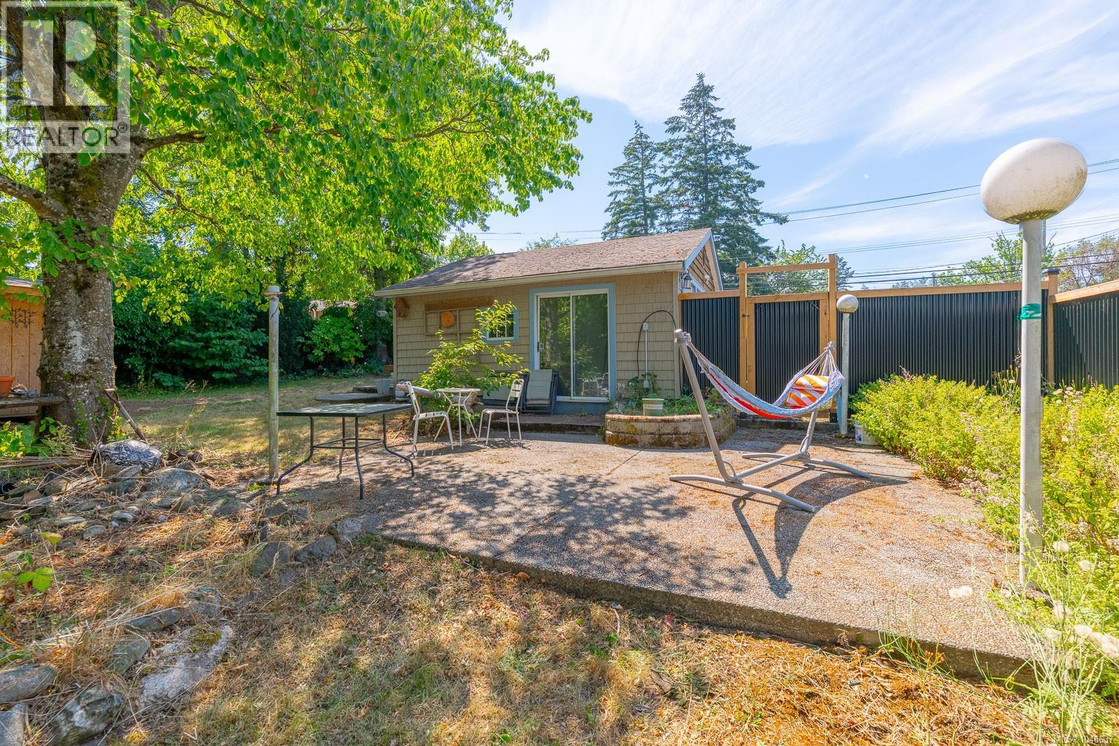 1316 Waddington Rd - Image 43