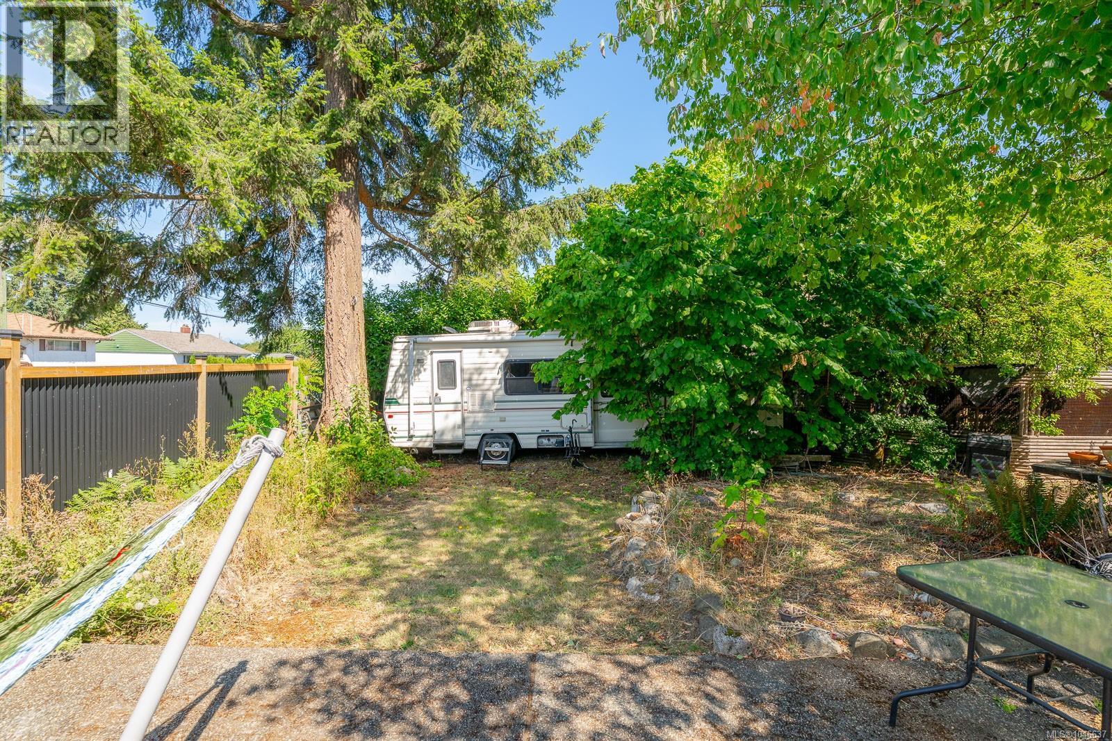 1316 Waddington Rd - Image 44