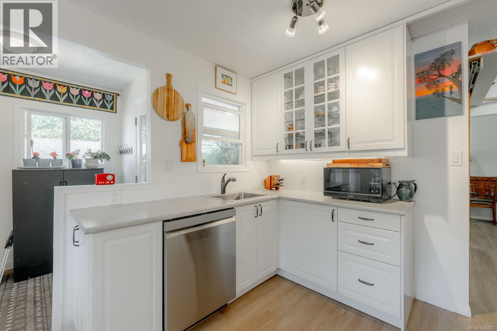 1316 Waddington Rd - 6