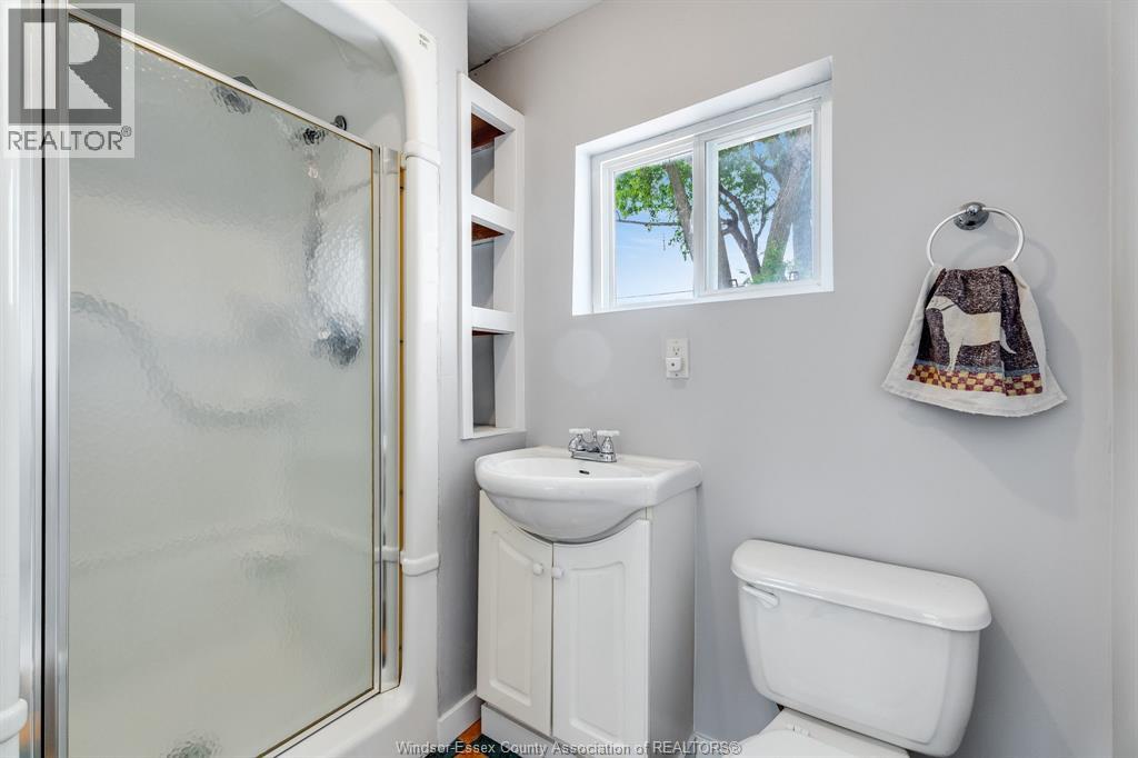 1563 Albert ROAD - 13