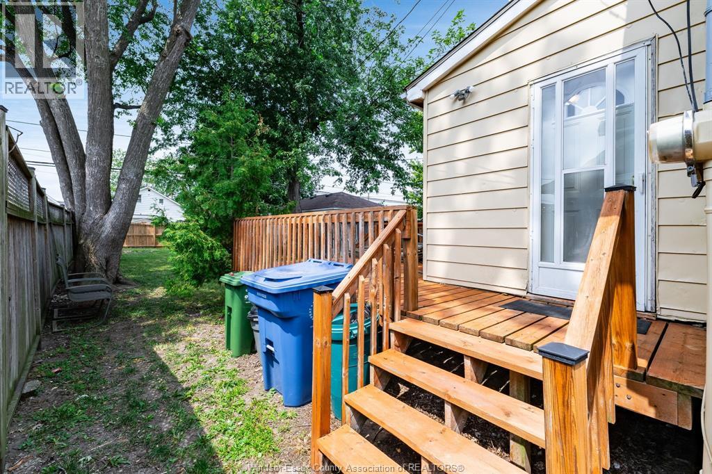 1563 Albert ROAD - 24