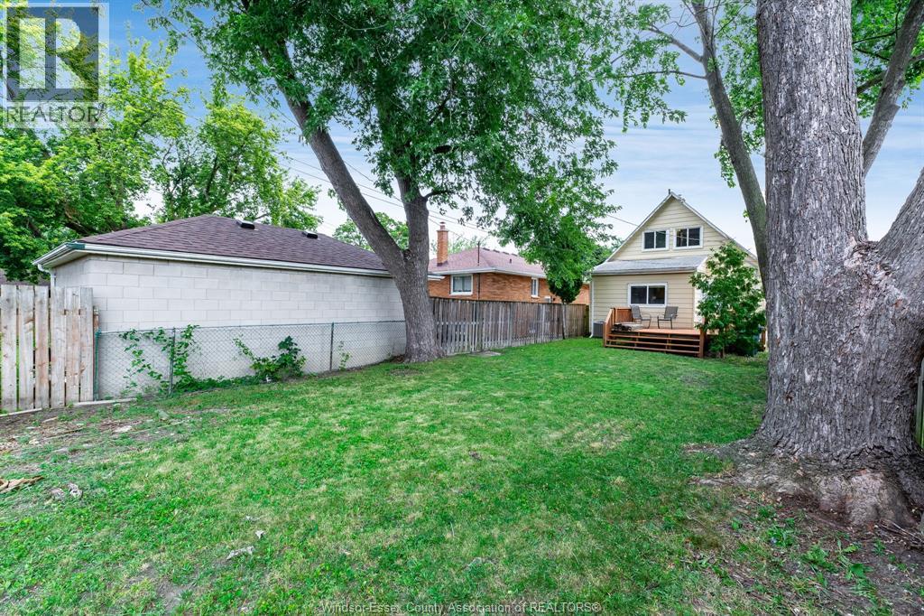 1563 Albert ROAD - 32