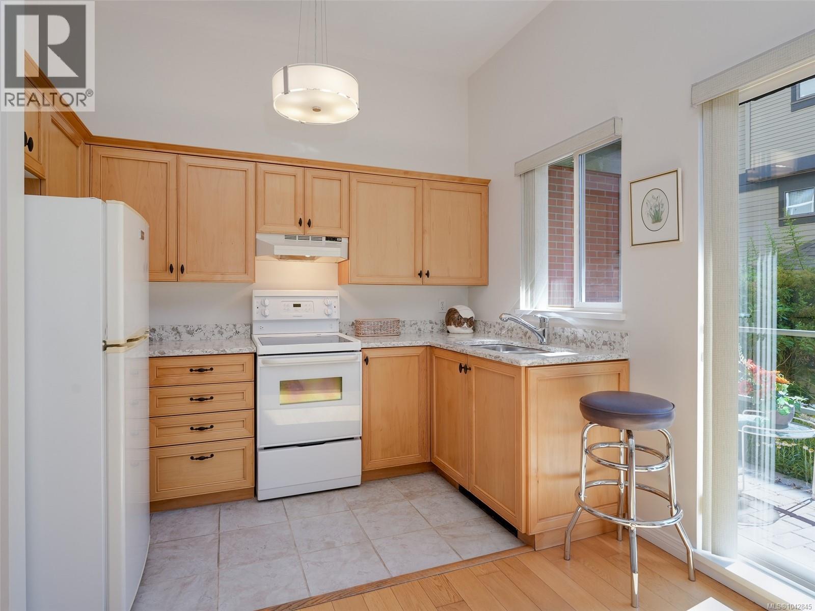 #106 455 Kingston St - Image 10