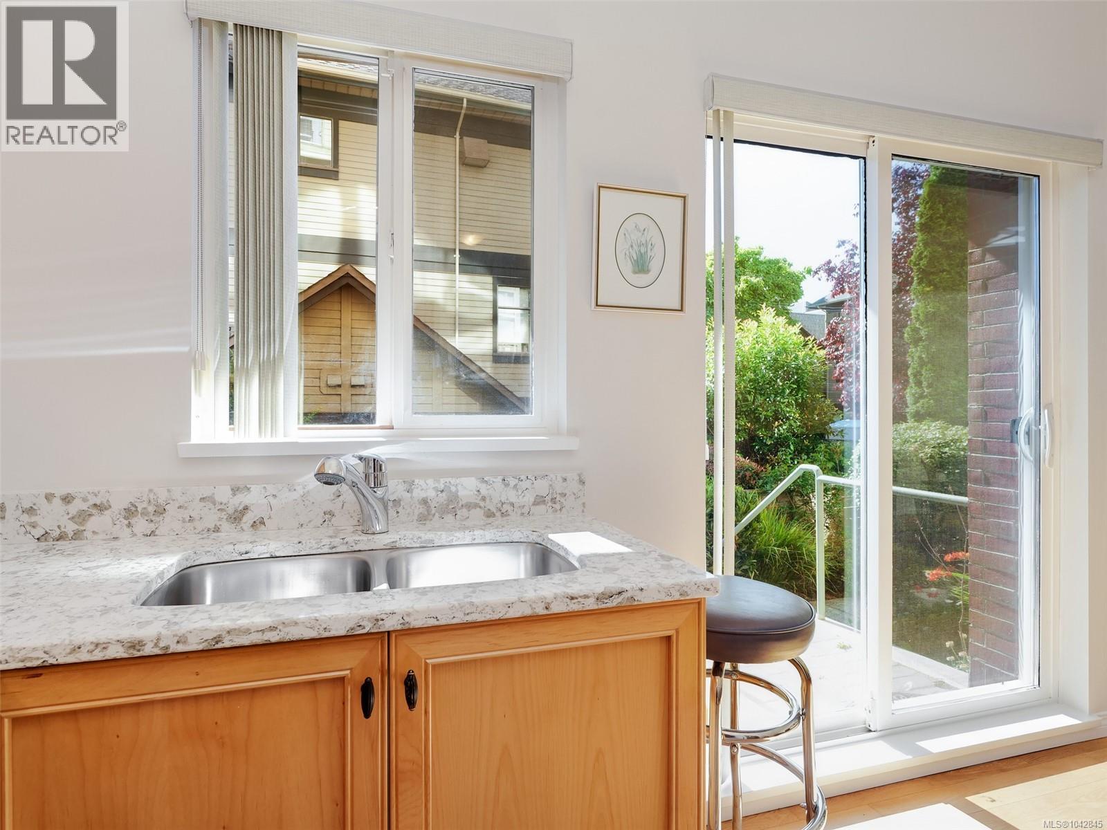 #106 455 Kingston St - Image 11