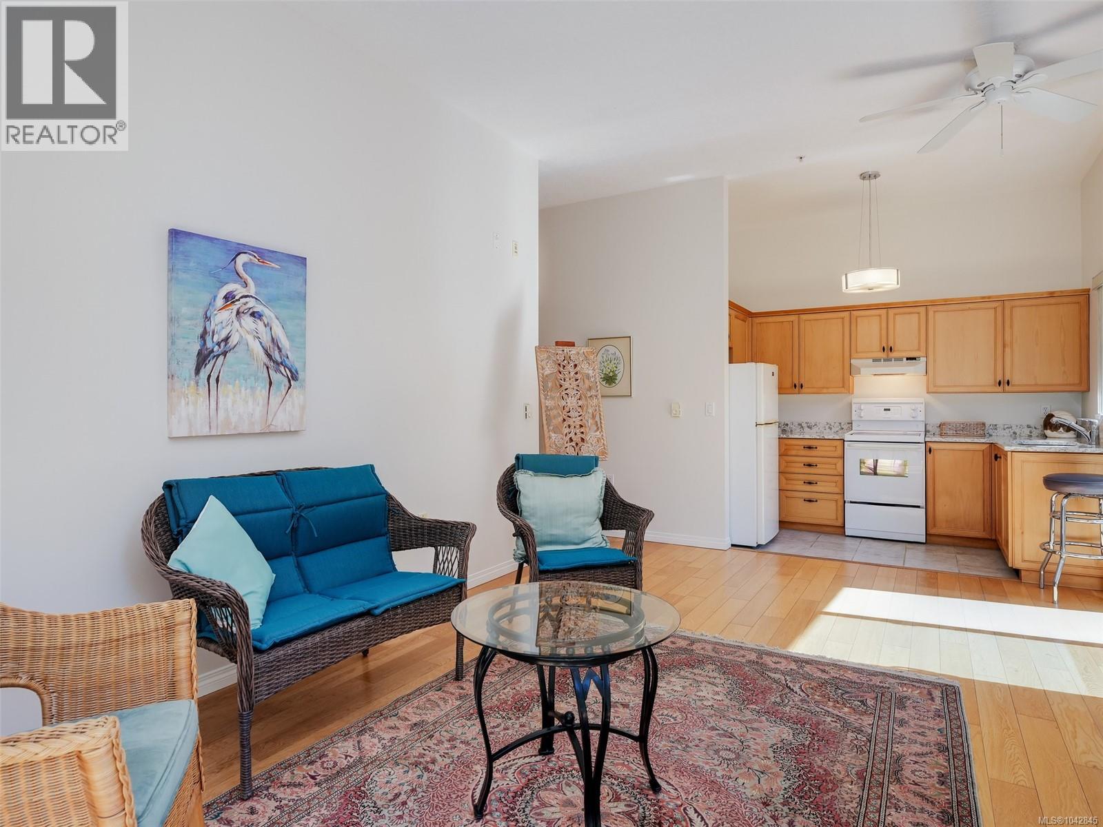 #106 455 Kingston St - 4