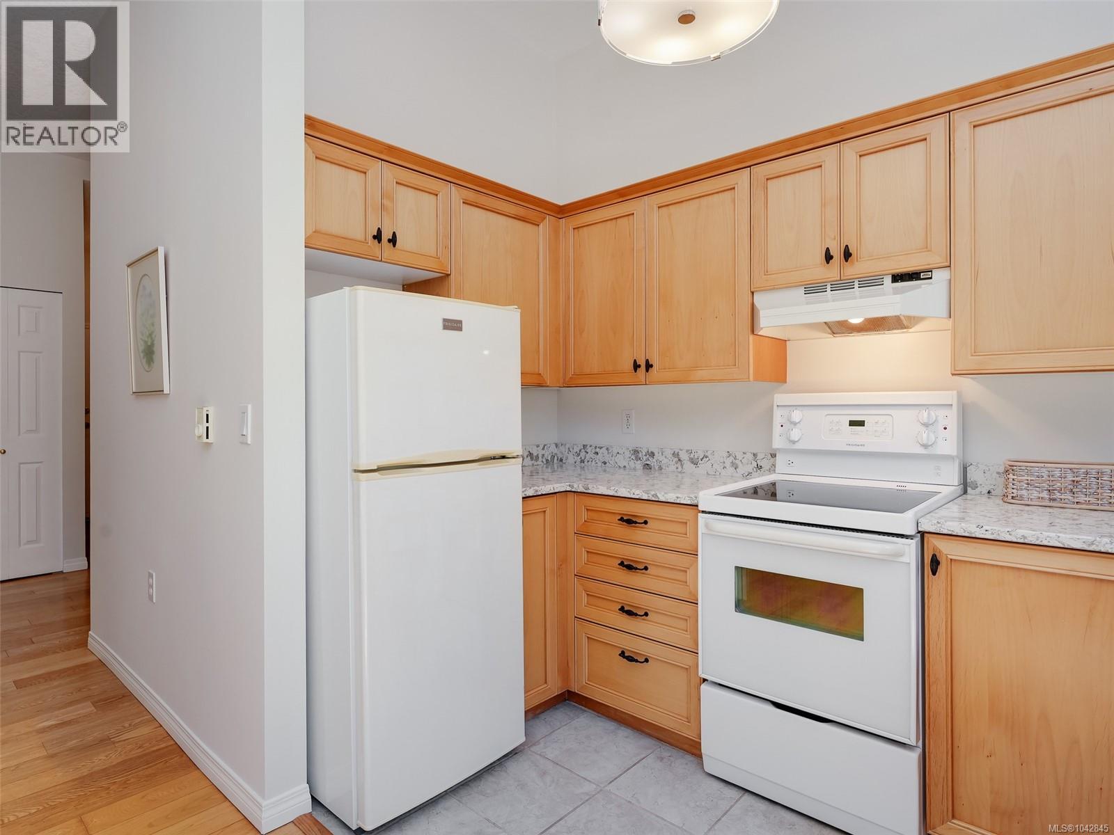 #106 455 Kingston St - Image 9