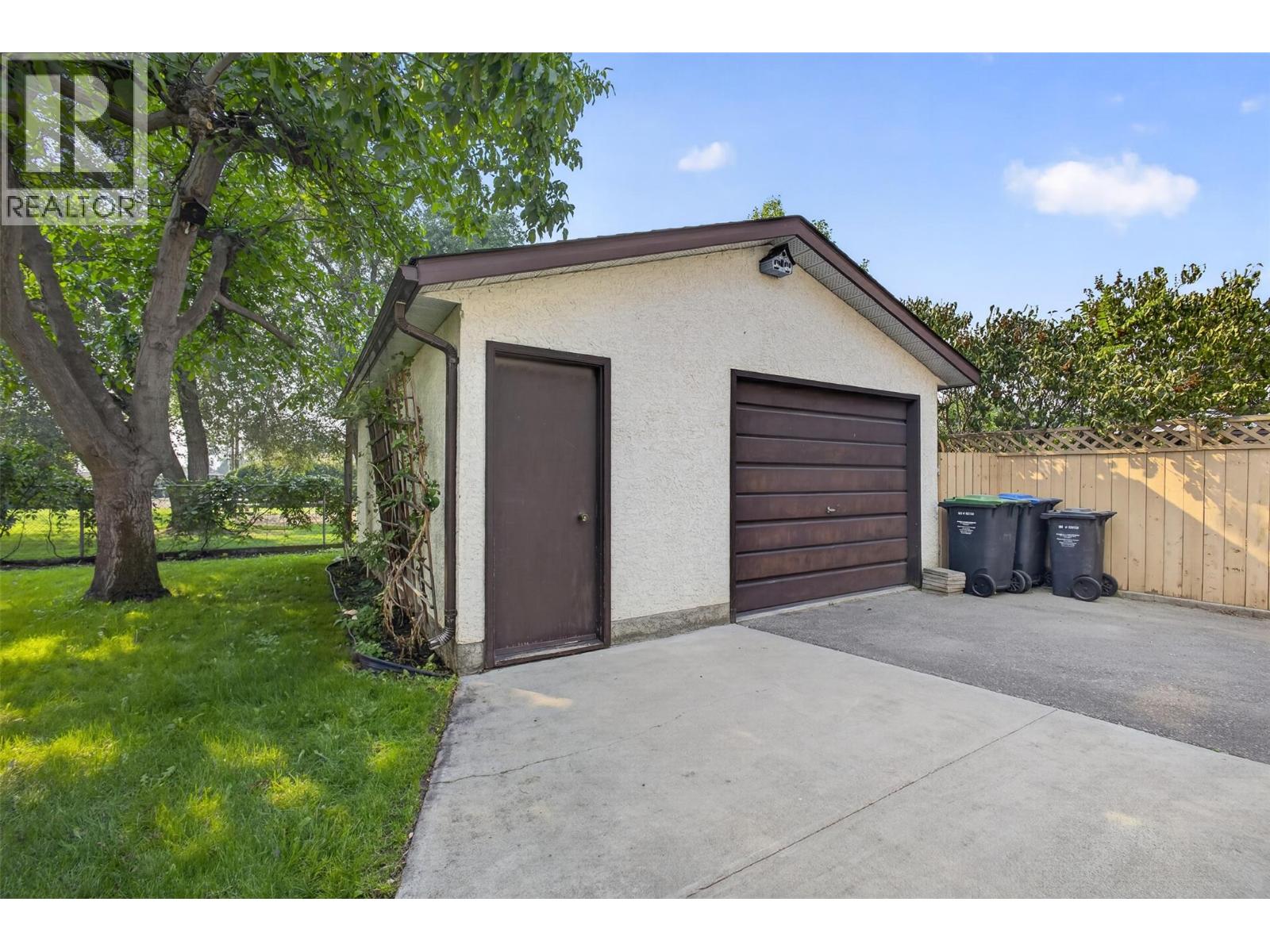 1494/1496 Elm Street, Kelowna