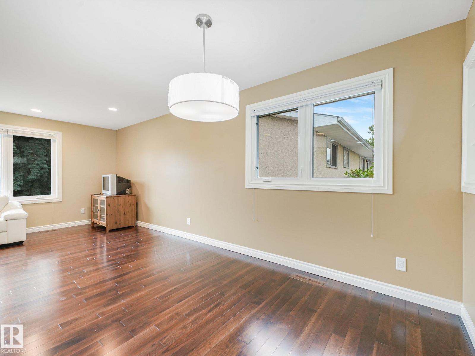 15617 80 Avenue NW - Photo 8