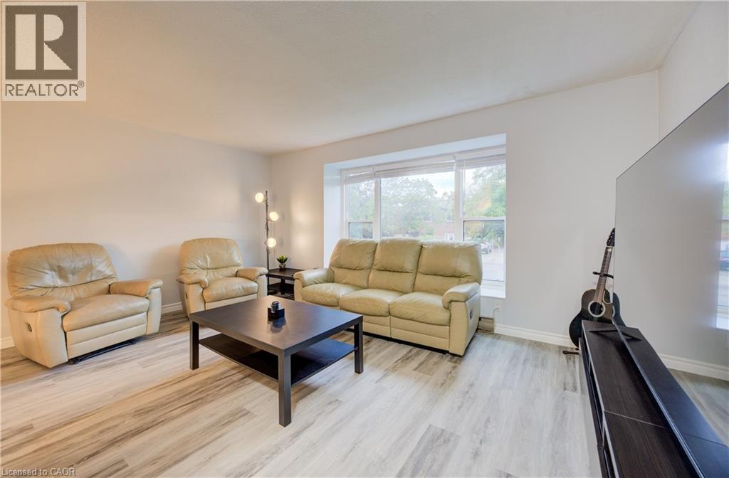 19 HILLBROOK Crescent - 4