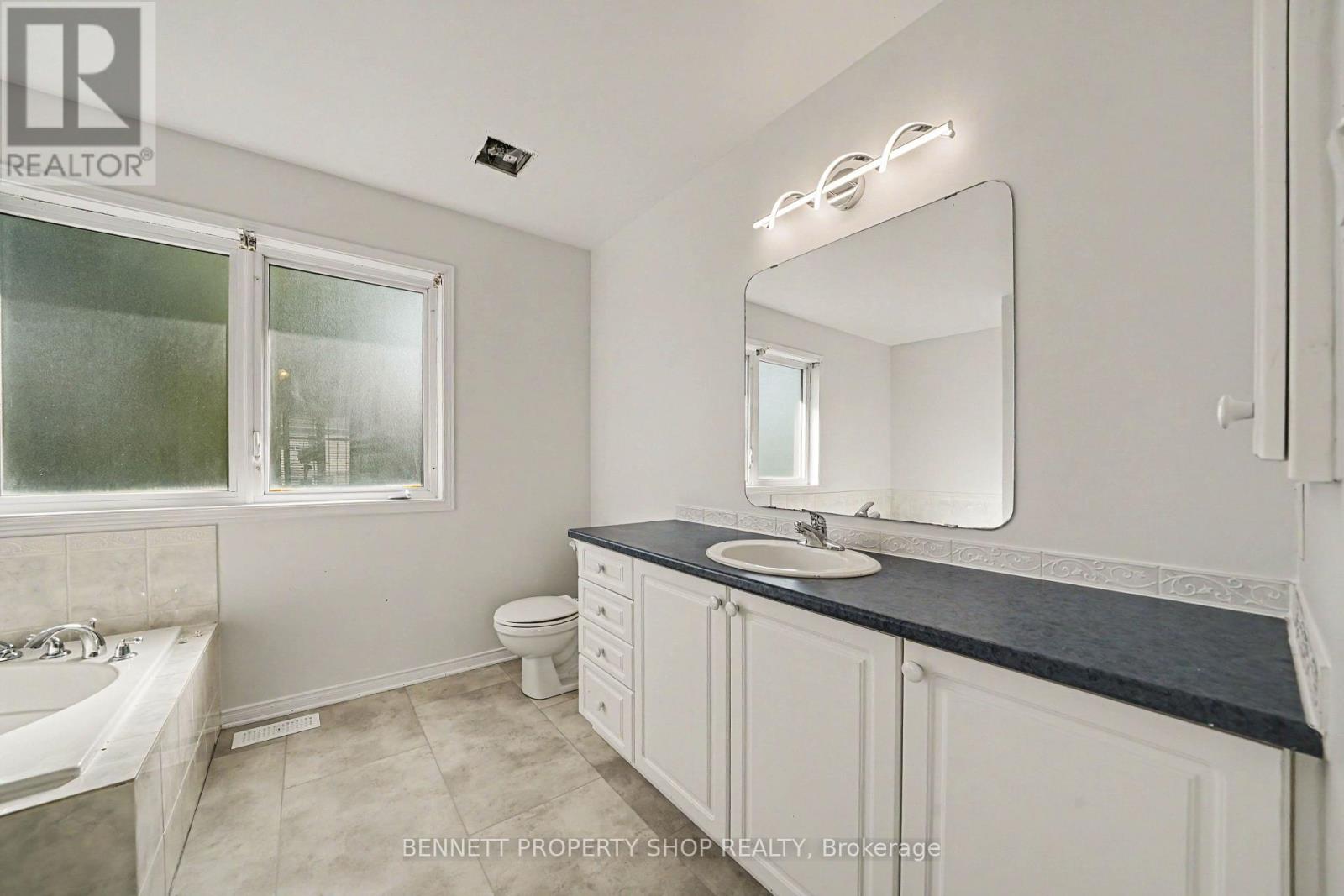 4 Bed, 3 Bath House for Sale in Ottawa – 203 HARBOUR VIEW STREET, Ottawa – MLS# X13673334 - Image 13