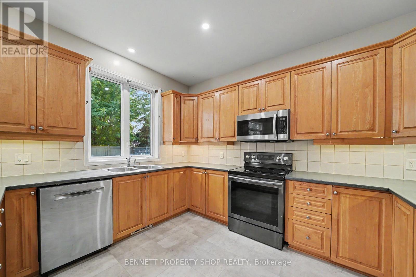 4 Bed, 3 Bath House for Sale in Ottawa – 203 HARBOUR VIEW STREET, Ottawa – MLS# X13673334 - Image 7