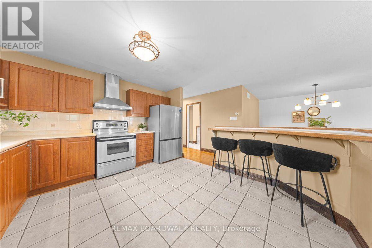 4 Bed, 2 Bath House for Sale in Ottawa – 161 CASTLE GLEN CRESCENT, Ottawa – MLS# X13673338 - Image 14
