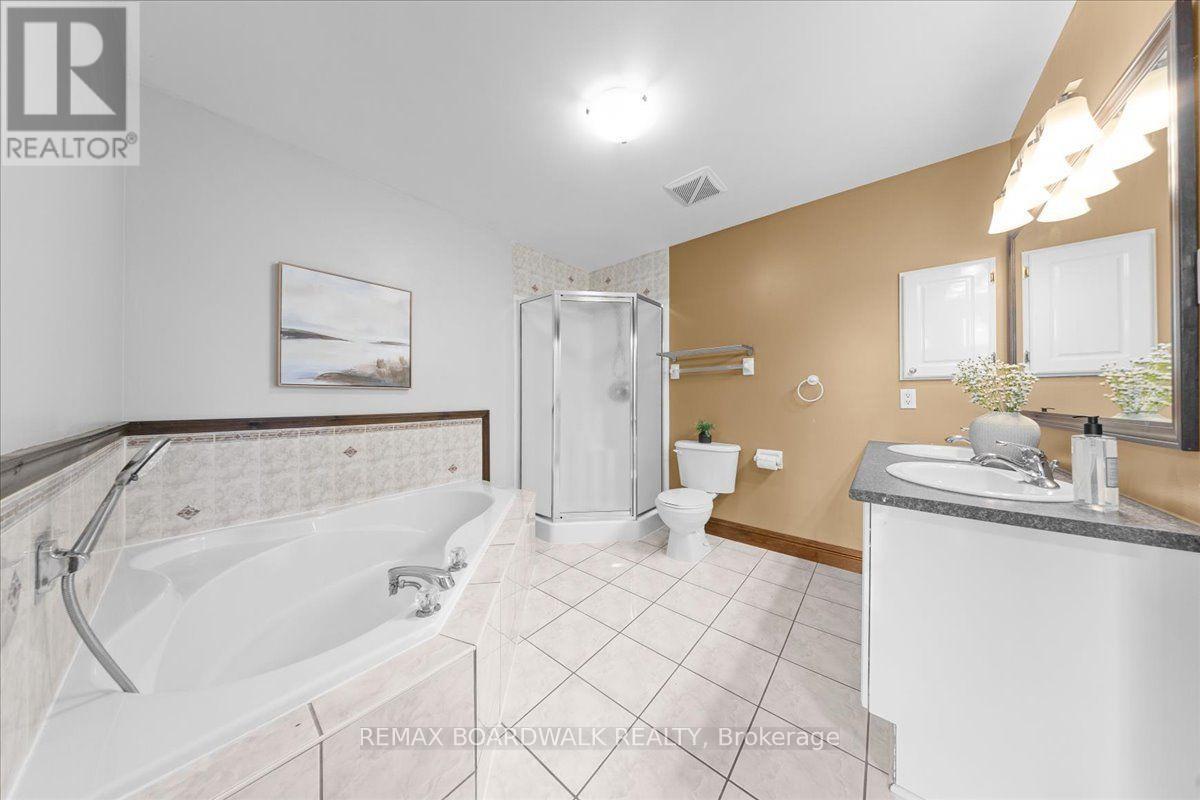 4 Bed, 2 Bath House for Sale in Ottawa – 161 CASTLE GLEN CRESCENT, Ottawa – MLS# X13673338 - Image 22