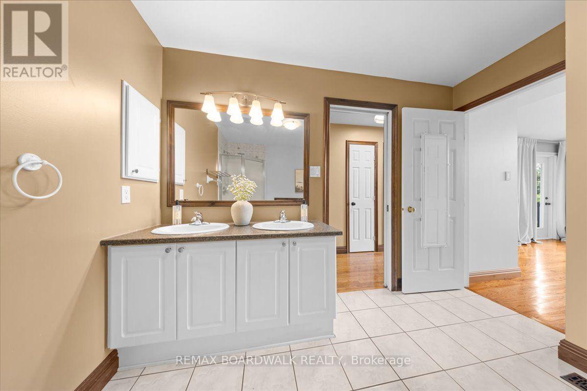 4 Bed, 2 Bath House for Sale in Ottawa – 161 CASTLE GLEN CRESCENT, Ottawa – MLS# X13673338 - Image 23
