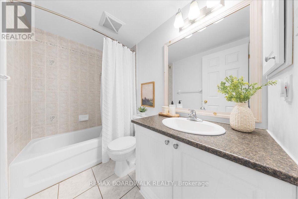 4 Bed, 2 Bath House for Sale in Ottawa – 161 CASTLE GLEN CRESCENT, Ottawa – MLS# X13673338 - Image 37