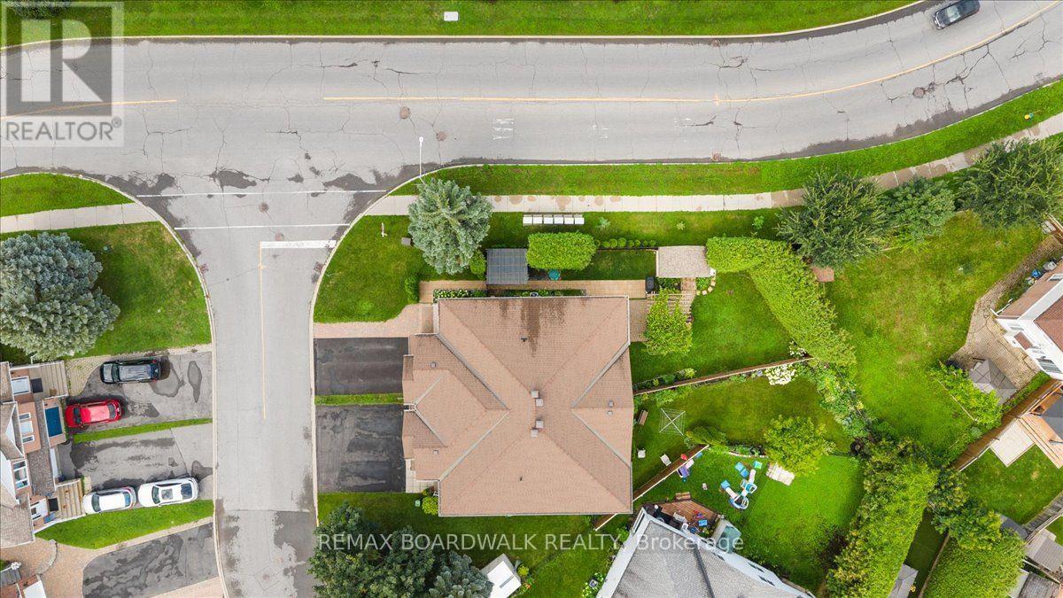 4 Bed, 2 Bath House for Sale in Ottawa – 161 CASTLE GLEN CRESCENT, Ottawa – MLS# X13673338 - Image 45