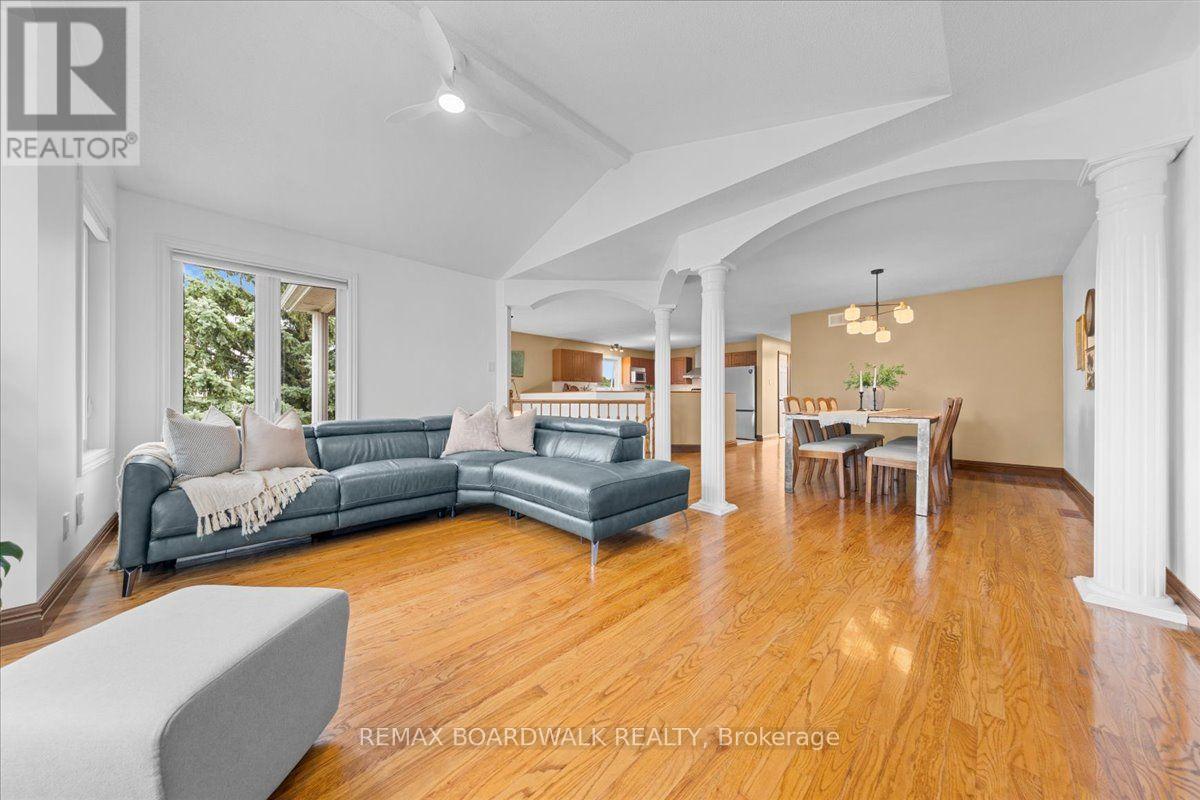 4 Bed, 2 Bath House for Sale in Ottawa – 161 CASTLE GLEN CRESCENT, Ottawa – MLS# X13673338 - Image 9