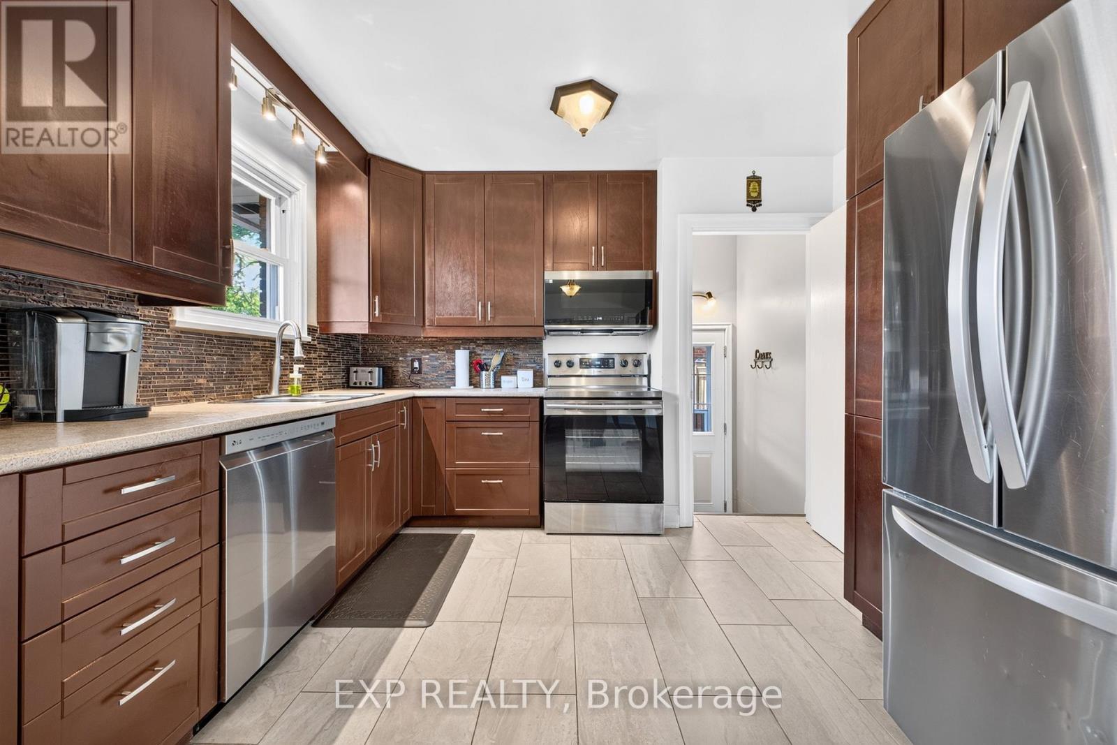 8 DUNRAVEN AVENUE - Image 18