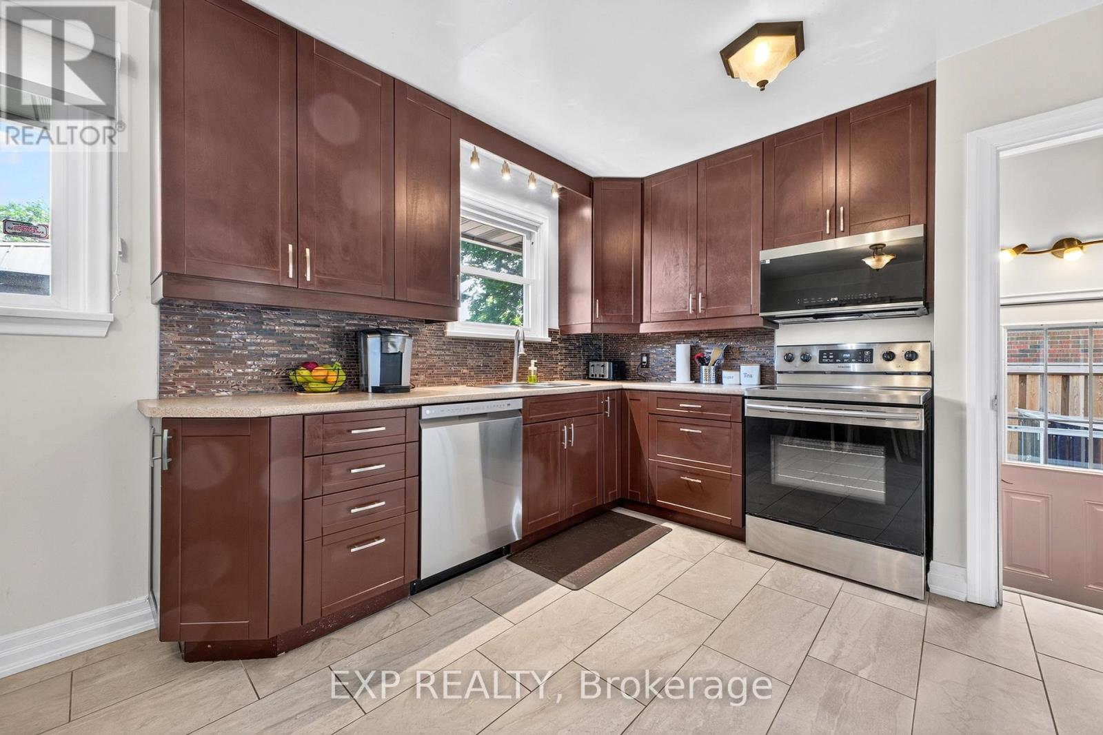 8 DUNRAVEN AVENUE - Image 19