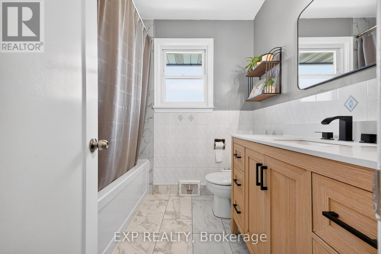 8 DUNRAVEN AVENUE - Image 26